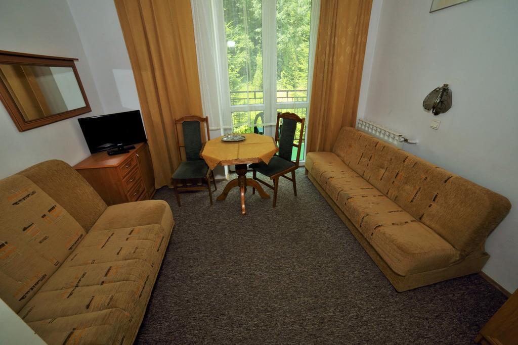 Bed and Breakfast Domy Wczasowe Tryumfy Крыница-Здруй Номер фото