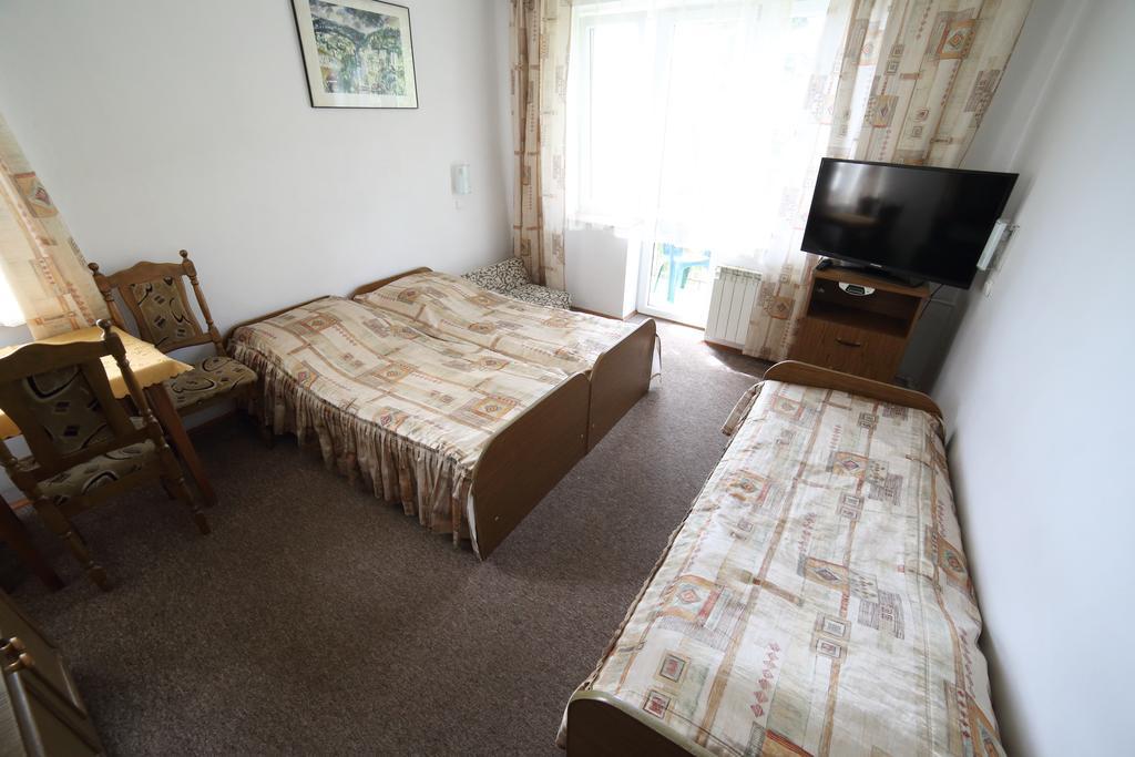 Bed and Breakfast Domy Wczasowe Tryumfy Крыница-Здруй Номер фото