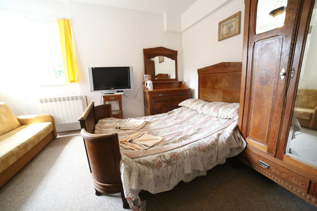 Bed and Breakfast Domy Wczasowe Tryumfy Крыница-Здруй Номер фото